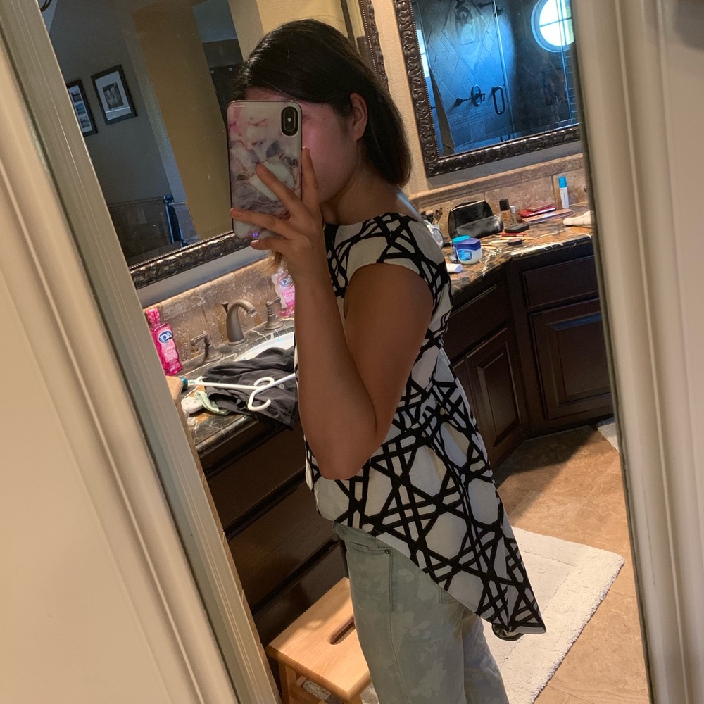 🆕 Low-High Minimalistic Patterned Top - Picture 5 of 6